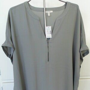 New Maurices Womens XXL Gray Zip V Neck Short sleeve Lightweight Blouse